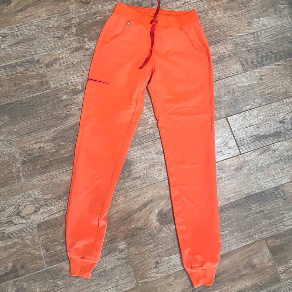 FIGS Zamora Joggers - Sunset Orange